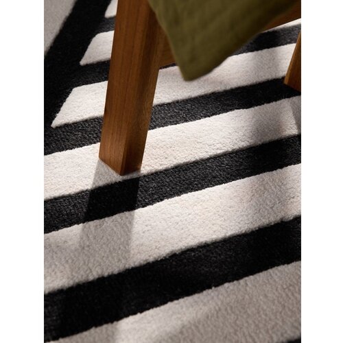 Elle Decoration Crno-bijeli ručno rađen vunen tepih 120x180 cm Stryve Noir &amp;ndash; Slike