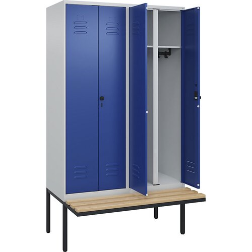 C+P Črno-bela garderobna omara s klopjo Classic PLUS, 2 dela, svetlo sive / encijan modre barve, Š 1200 mm, varnostni vrtljivi zapah, lebdeča klop, bu Cene