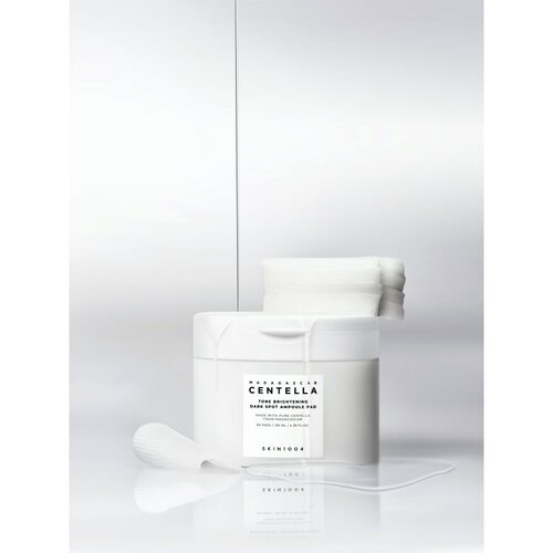 SKIN1004 Madagascar Centella Tone Brightening Dark Spot Ampoule Pad tonizirajoče blazinice proti temnim madežem 60 kos Slike