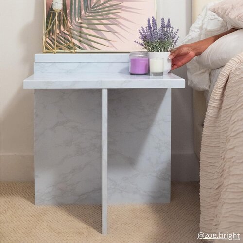 CosmoLiving by Cosmopolitan Bela mizica v marmornem dekorju 56x56 cm Brielle &amp;ndash; Slike