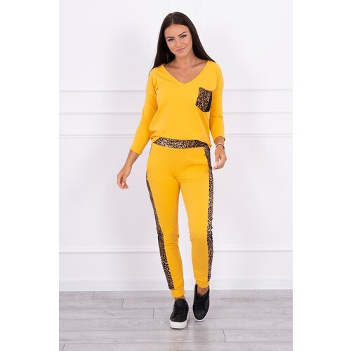 Kesi Set with a mustard panther motif Cene