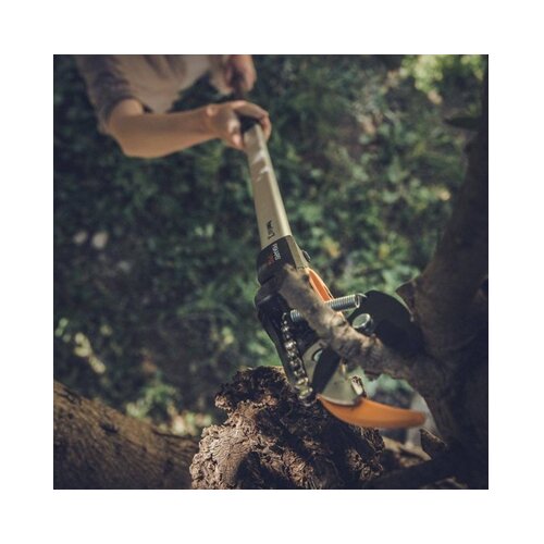Fiskars univerzalni teleskopski sekač grana UPX82 1023625 Slike