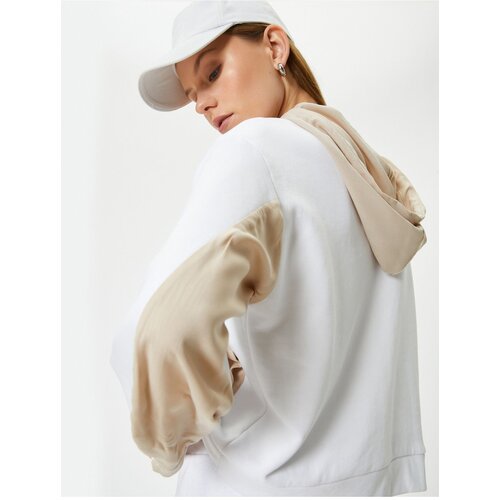  Hooded Sweatshirt Standard Cut with Pocket Detail Slike