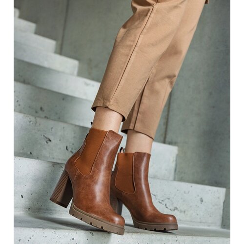 Gemre Brown slip-on block heel ankle boots in eco-leather Motena Cene