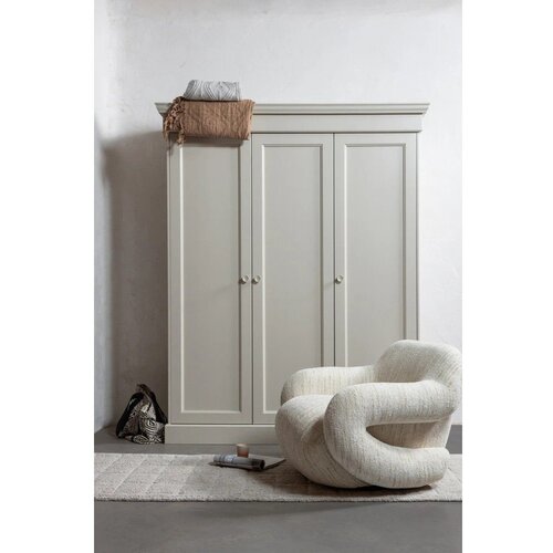 WOOOD Sivo-bež ormar od masivnog bora 171x212x63 cm Olivia &amp;ndash; Slike
