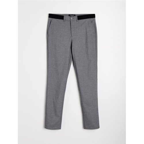 Sinsay Chino hlače slim fit s dodatkom viskoze Slike