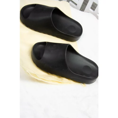 Fox Shoes Women's Black Slippers