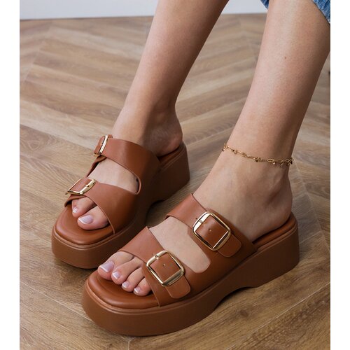  Brown sandals with buckles on straps Wollis Cene
