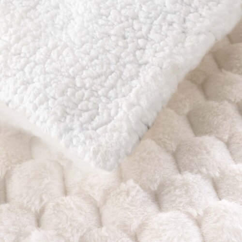 Douceur d int&amp;eacute;rieur Kremno bela odeja iz mikropli&amp;scaron;a 180x220 cm Frosty &amp;ndash; Slike