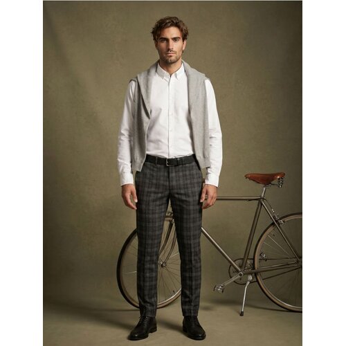 Sinsay Slim-fit chino hlače u kockicu s udjelom viskoze Cijene