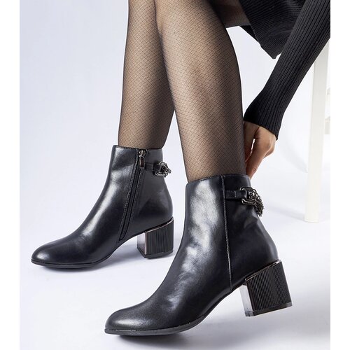 Gemre Black ankle boots decorated with a chain Fenughedu Cene