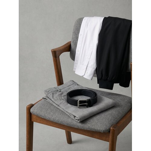 Sinsay Slim-fit chino hlače u kockicu s udjelom viskoze Slike