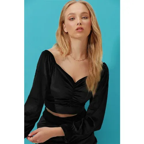 Trend Alaçatı Stili Women's Black Knitted Collar Velvet Crop Top With Smocking