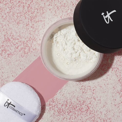 IT Cosmetics Bye Bye Pores Poreless Finish Loose Setting Powder posvetlitveni puder v prahu za žameten videz kože za ženske Translucent 6,8 g Slike