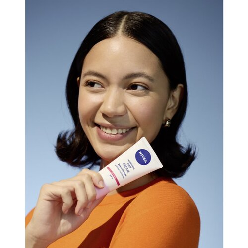 Nivea Nourishing hranjiva dnevna krema za suho lice SPF 15 50 ml Slike