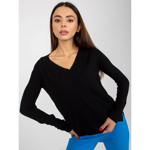 Fashion Hunters Black smooth classic sweater with a neckline Slike