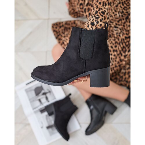 Resti Black eco-suede women's boots on a post Nanhelyna Cene