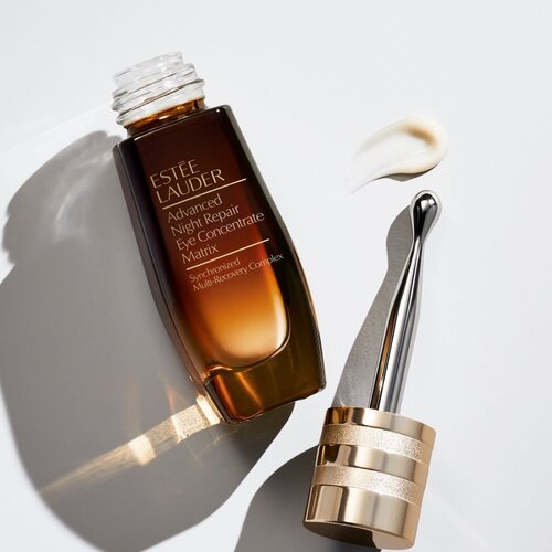 Est&amp;eacute;e Lauder Advanced Night Repair Eye Concentrate Matrix Synchronized Recovery vlažilna krema za predel okoli oči proti gubam in temnim kolobarjem 15 Slike