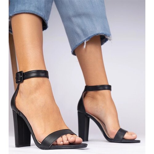 D/CEO marka niezdefiniowana Black sandals with an ankle strap on a block heel Miledia Slike