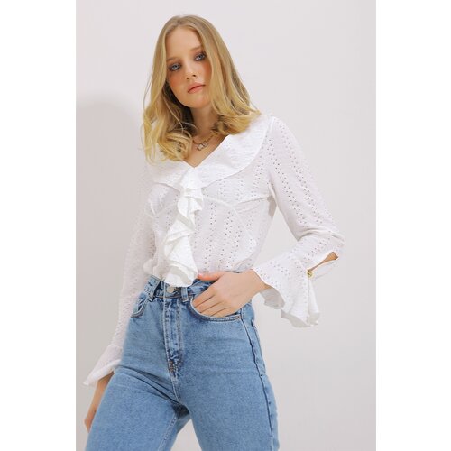 Trend Alaçatı Stili Women's White Long Sleeve V Neck Jacquard Frilly Blouse Cijene