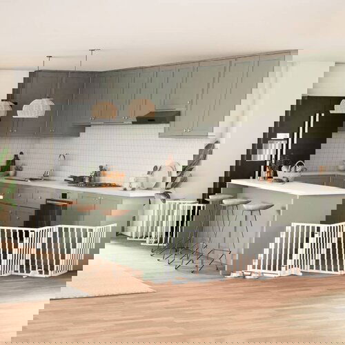 vidaXL Ograda za pse z vrati zložljiva 15 panelov bela 750 cm les Cene