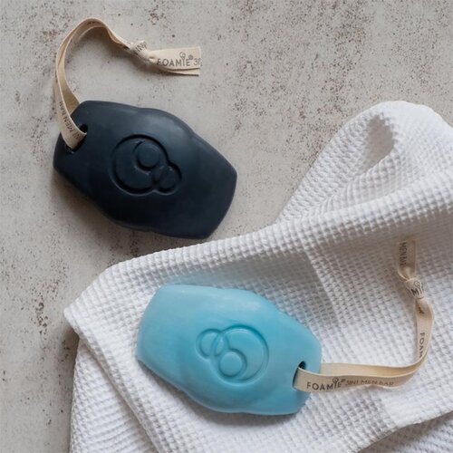 Foamie What A Man 3in1 Shower Body Bar syndet za lice, tijelo i kosu za mu&amp;scaron;karce 90 g Slike
