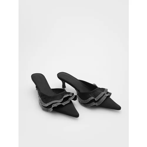Reserved čevlji s peto - črna