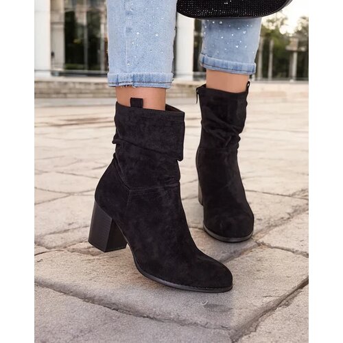 Resti Women's boots on a post Omiese Cene