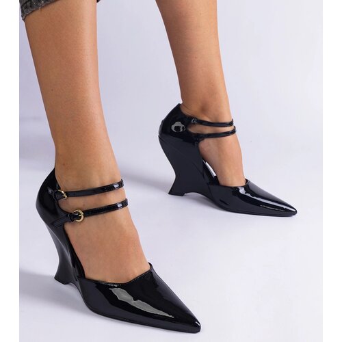 Gemre Black patent wedge pumps with buckles Vizario Cene