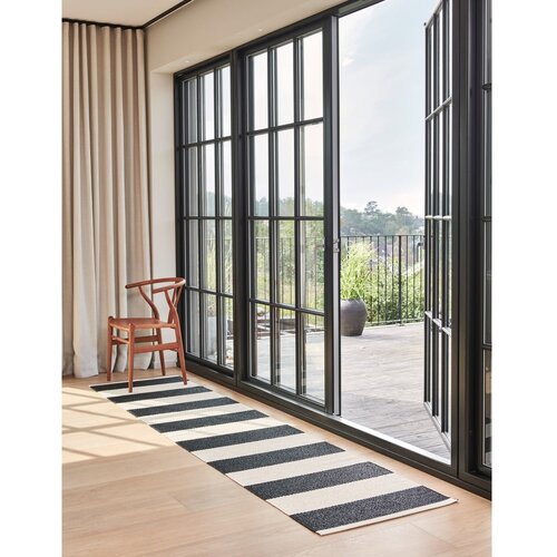 Pappelina Črno-bel zunanji in notranji tekač 70x225 cm Bob Black Vanilla &amp;ndash; Slike