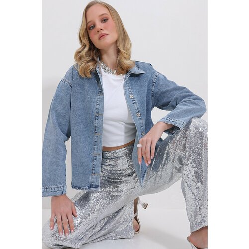 Trend Alaçatı Stili Women's Blue Snow Washed Trok Embroidered Buttoned Front Jean Jacket Cene
