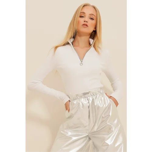 Trend Alaçatı Stili Women's White Zippered Ribbed Half Turtleneck Blouse