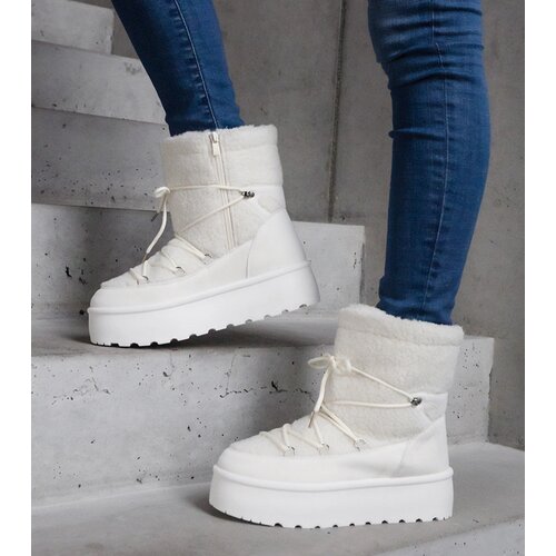 Gemre White platform snow boots lined with fur Andra Cene