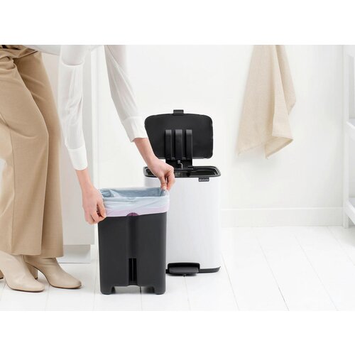 Brabantia bijela željezna kanta za smeće s pedalom 12 l bo &amp;ndash; Slike