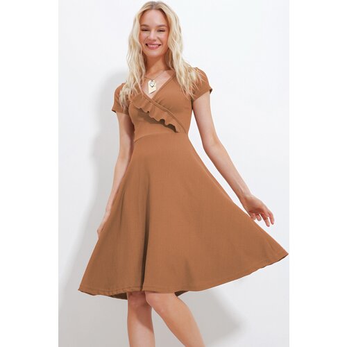 Trend Ala&amp;ccedil;atı Stili Women&amp;#039;s Brown V-Neck Frilly Midilength Knitted Dress Slike