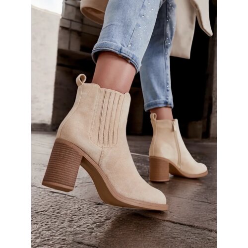 Resti women's boots on a post Tomino Cene