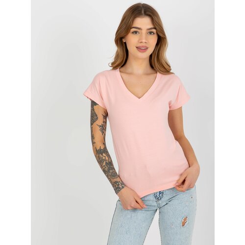 Fashion Hunters Women's basic T-shirt with neckline - peach Slike
