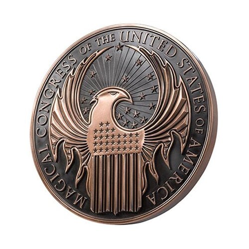 The Noble Collection Fantastic Beasts - Zidna dekoracija - FB, Macusa Crest Fantastic Beasts Cene