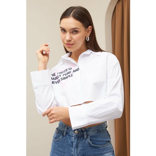 Laluvia White Heart-Motto Printed Crop Shirt Slike