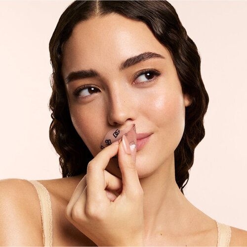 Dolce &amp;amp; Gabbana Fresh Skin Nouri-Kiss Petal Lip Patches hidrogelna maska ​​za ustnice s hranilnim učinkom 5x2.1 g Slike