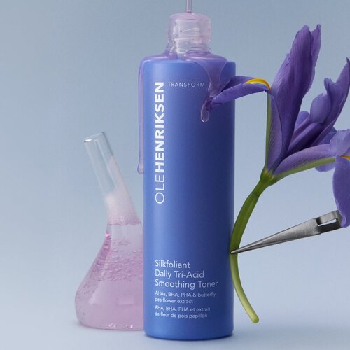 OLEHENRIKSEN Transform Silkfoliant Daily Tri-Acid Smoothing Toner with Mandelic Acid nežni eksfoliacijski tonik za vsakodnevno uporabo 30 ml Slike
