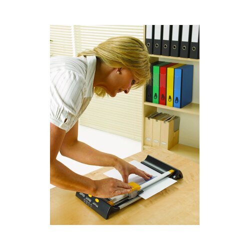 Fellowes Rezač papira A4 Neutron plus+potezni, reže do 10 listova 80 gramskog papira Cijene