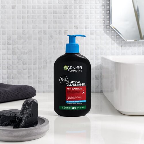 Garnier Pure Active Charcoal Cleansing Gel gel za či&amp;scaron;ćenje lica masna 250 ml unisex Slike