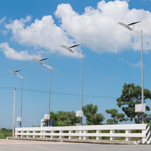  LED prigu&amp;scaron;iva solarna ulična lampa LED/50W/6,4V 6000K IP65+daljinski upravljač Slike