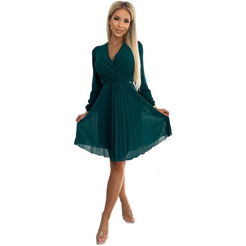 Numoco Pleated chiffon dress with long sleeves and a neckline Slike