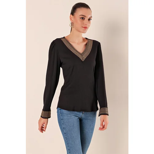 Bigdart 0466 Embroidered V Neck Knitted Blouse - Black