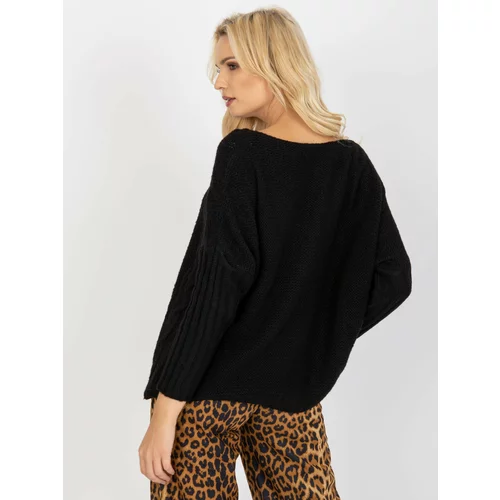 Fashion Hunters Black sweater with braids and V-neckline OH BELLA