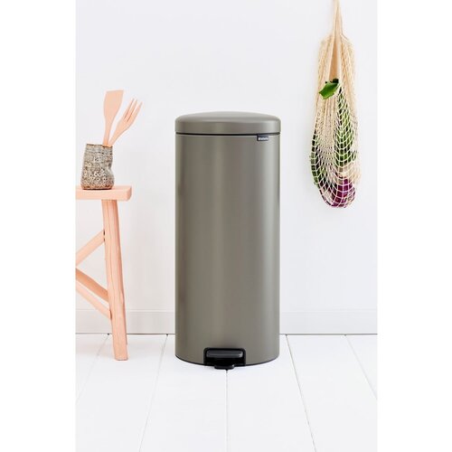 Brabantia kanta za smeće s pedalom newicon 30 l s plastičnim unutarnjim dijelom - platinum Slike