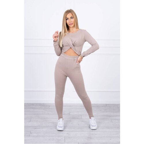 Kesi set with ruffles on a beige blouse Slike