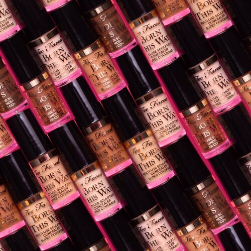 Too Faced Born This Way Super Coverage Multi-Use Concealer Travel Size dolgoobstojni korektor za polno prekrivanje odtenek Light Beige 2 ml Slike